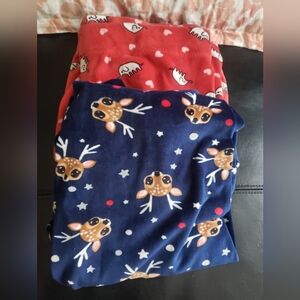 2 Kids Pajamas with Deer and Heart Patterns